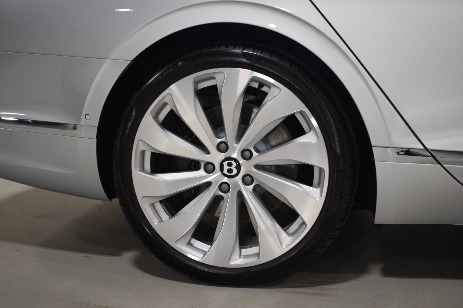 New 2026 Bentley Flying Spur Azure image 6