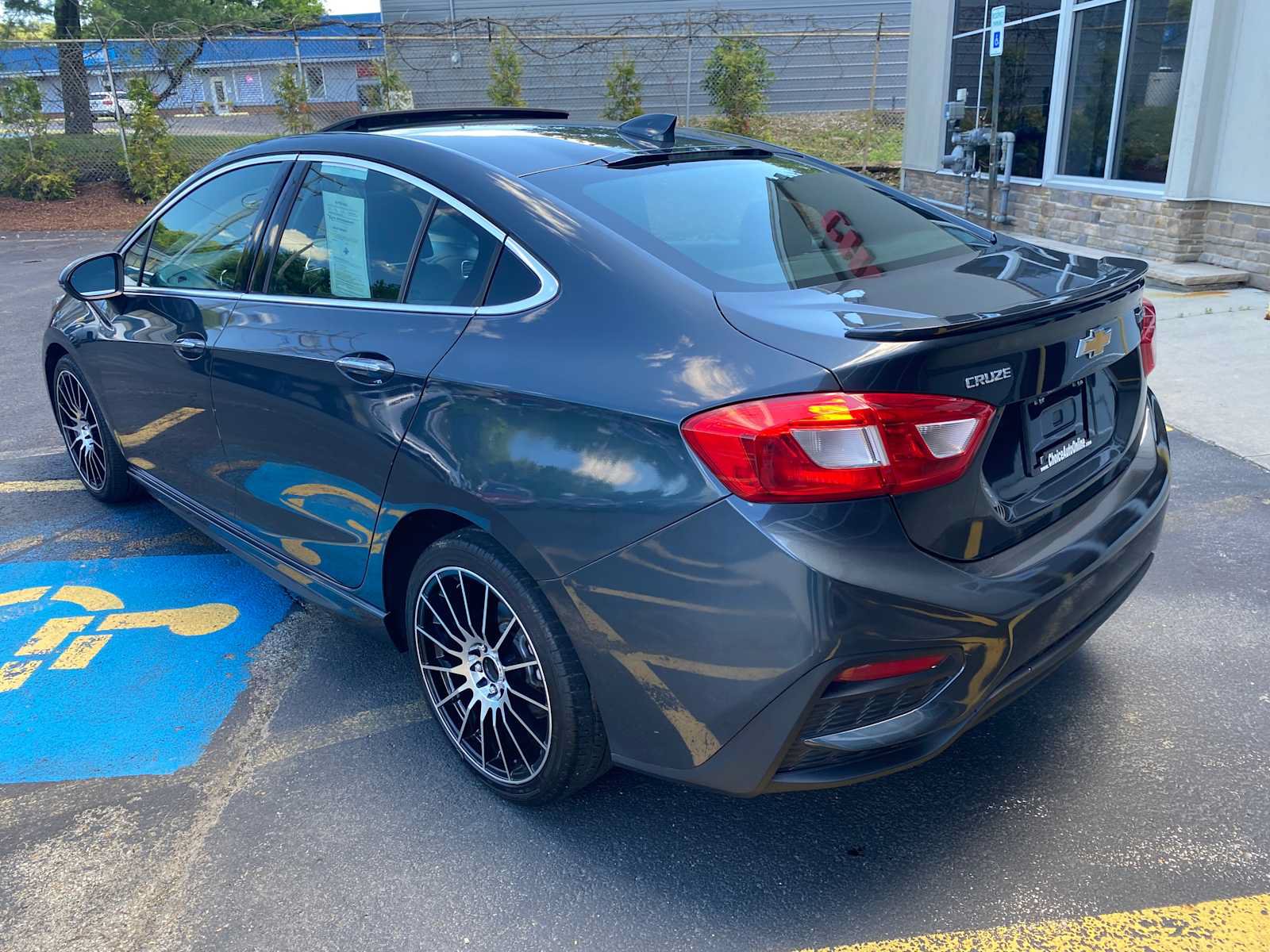 Used 2017 Chevrolet Cruze Premier FWD image 3