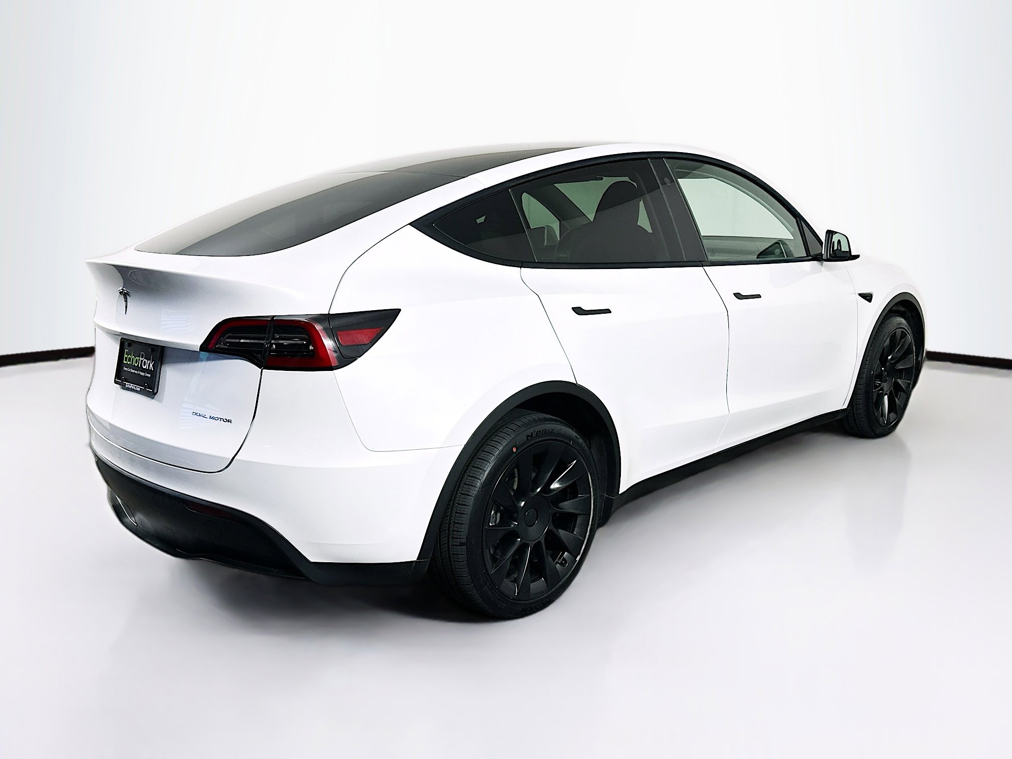 Used 2023 Tesla Model Y AWD image 9