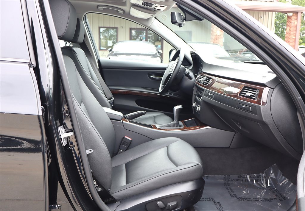 Used 2011 BMW 328i Sedan RWD image 17