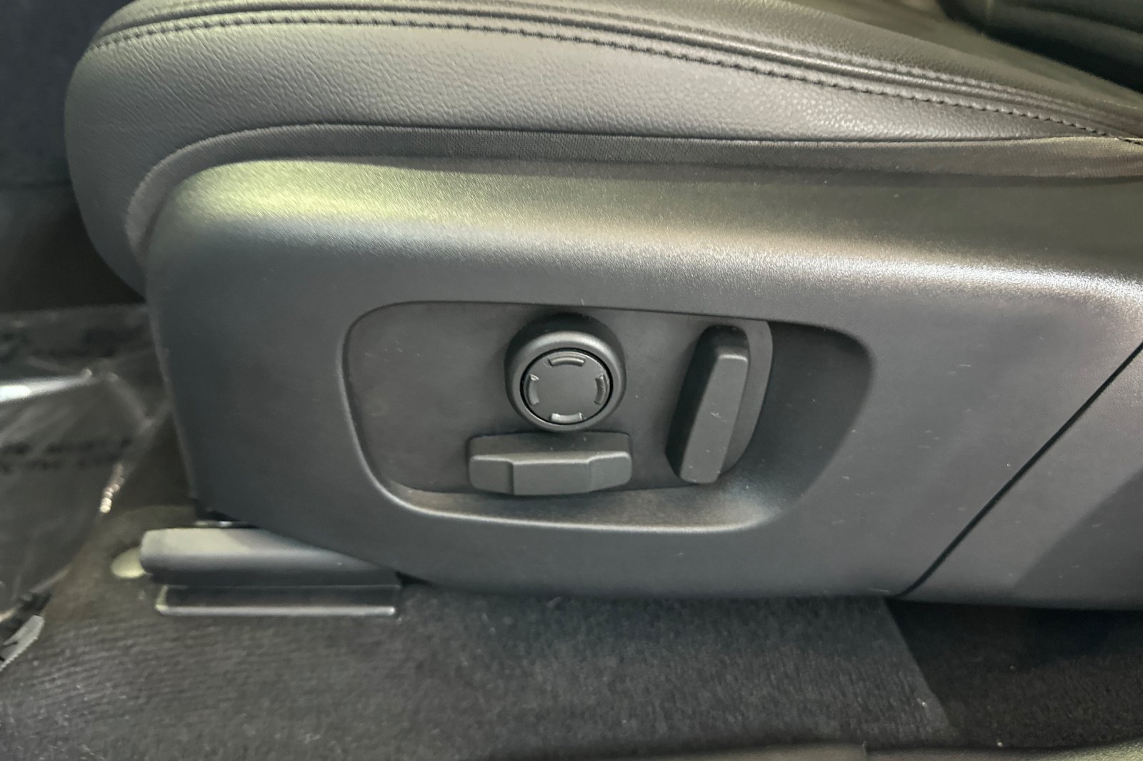 Used 2025 Land Rover Discovery Sport S AWD/4WD image 14