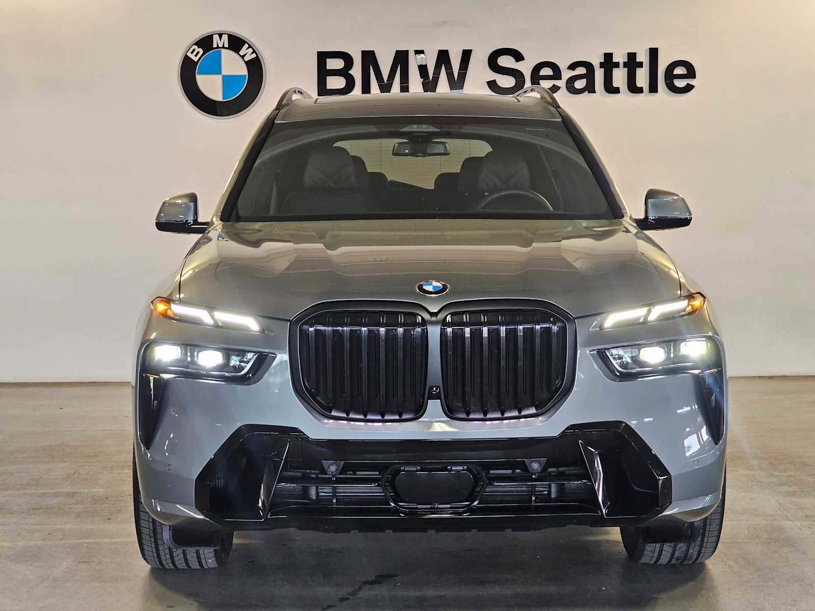 Used 2026 BMW X7 xDrive40i w/ M Sport Package AWD/4WD image 6