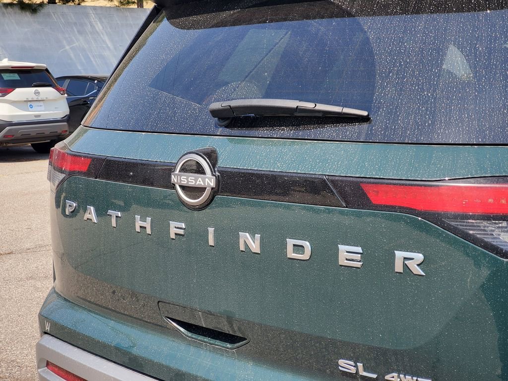 Used 2023 Nissan Pathfinder SL AWD/4WD image 6