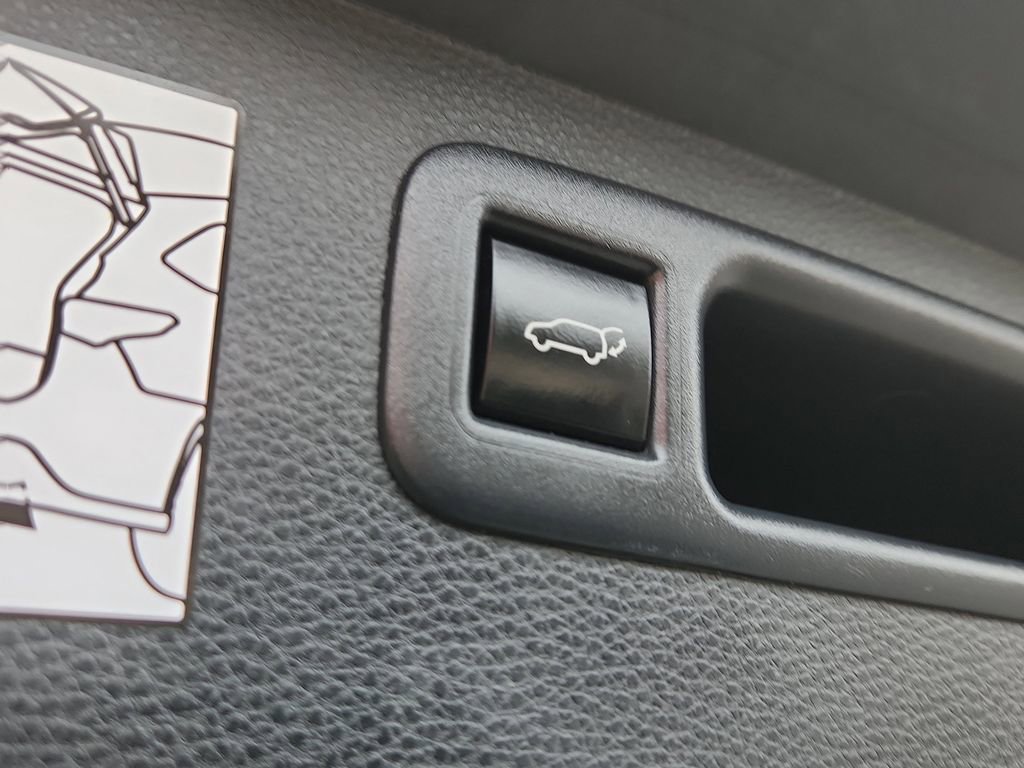 Used 2024 Toyota Highlander XLE image 12