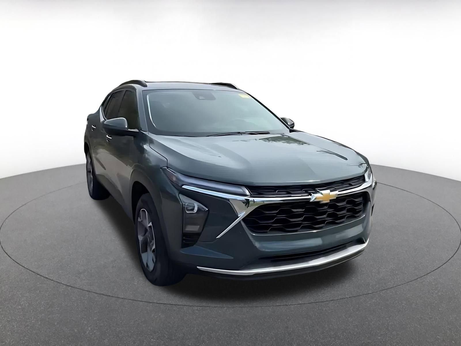 Used 2025 Chevrolet Trax LT image 3