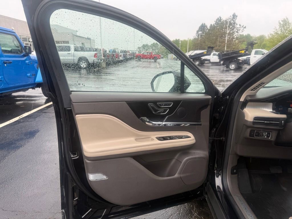 Used 2023 Lincoln Corsair AWD w/ Equipment Group 101A image 5