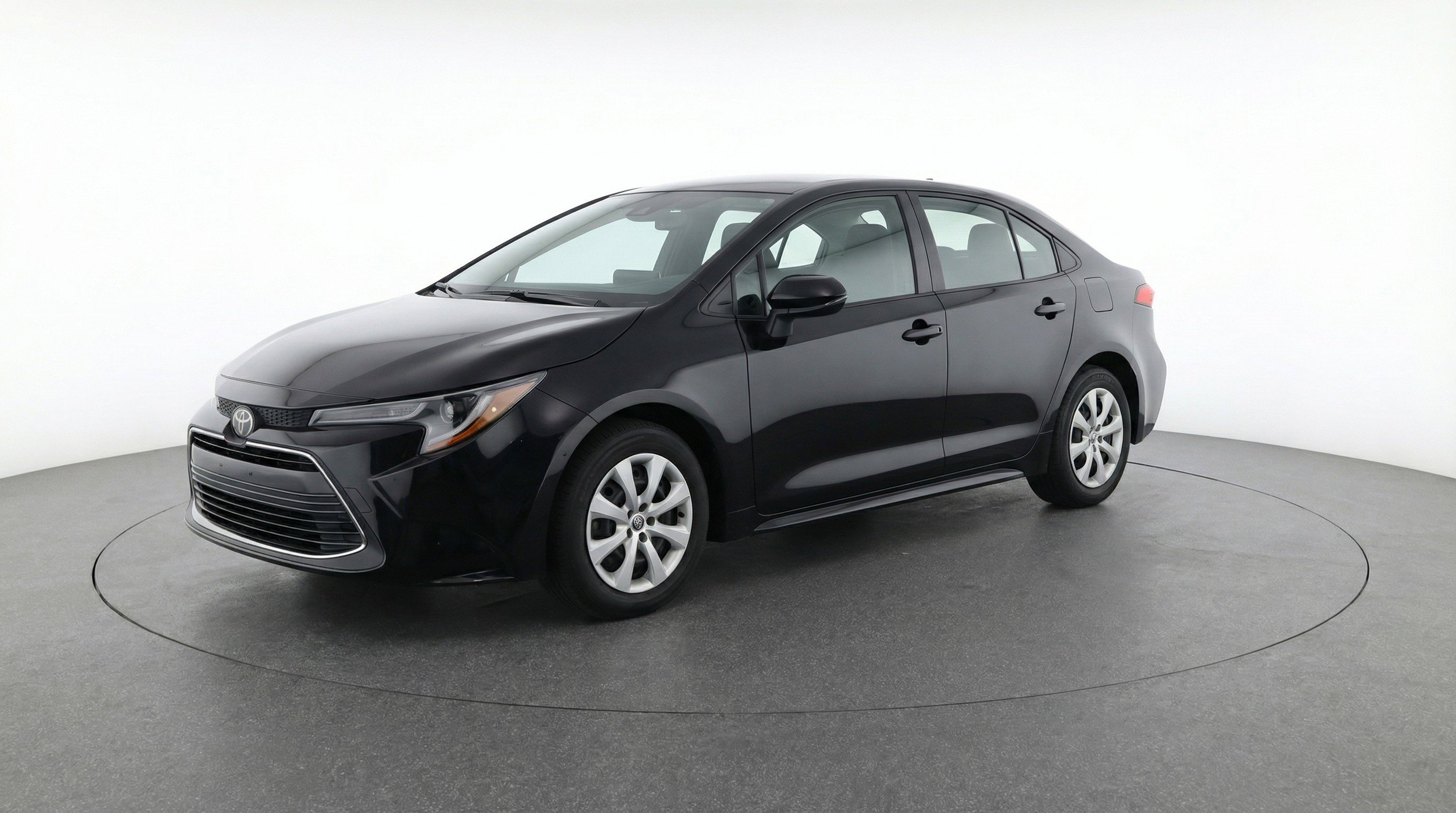 Used 2025 Toyota Corolla LE image 3