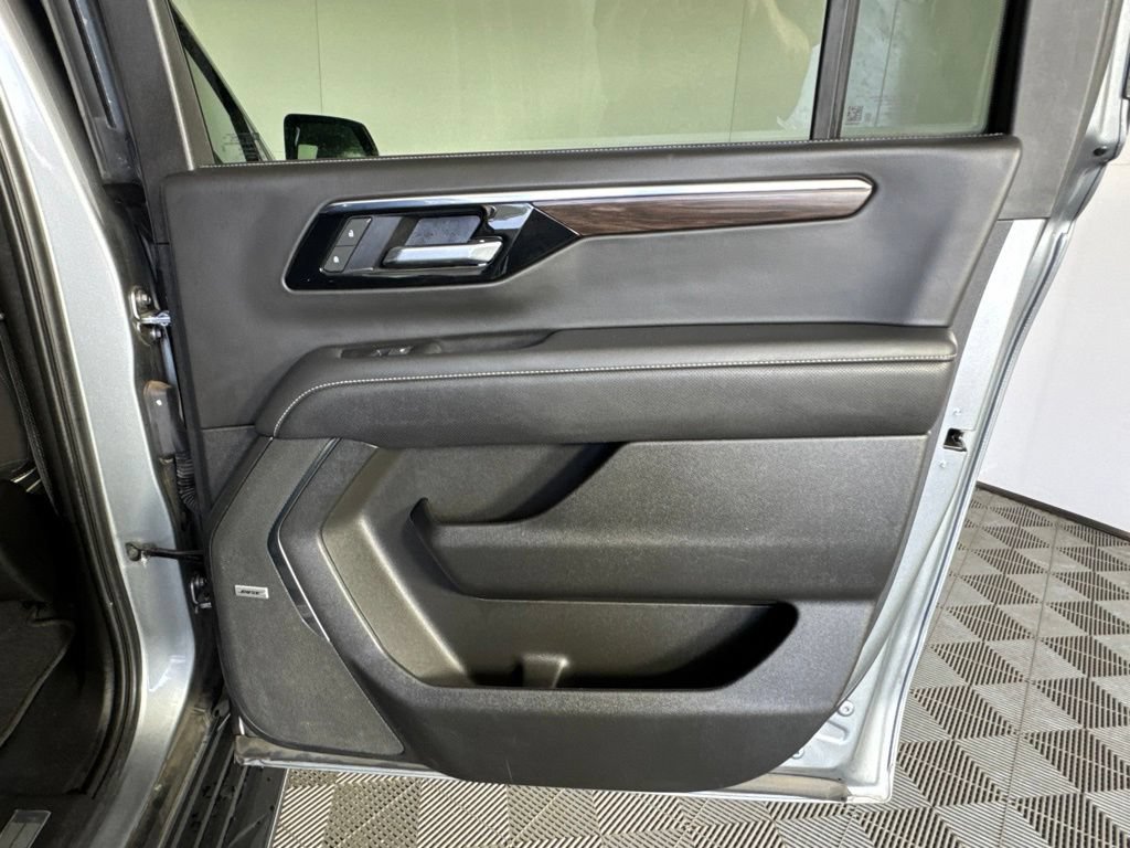Certified 2025 Chevrolet Suburban Premier AWD/4WD image 38