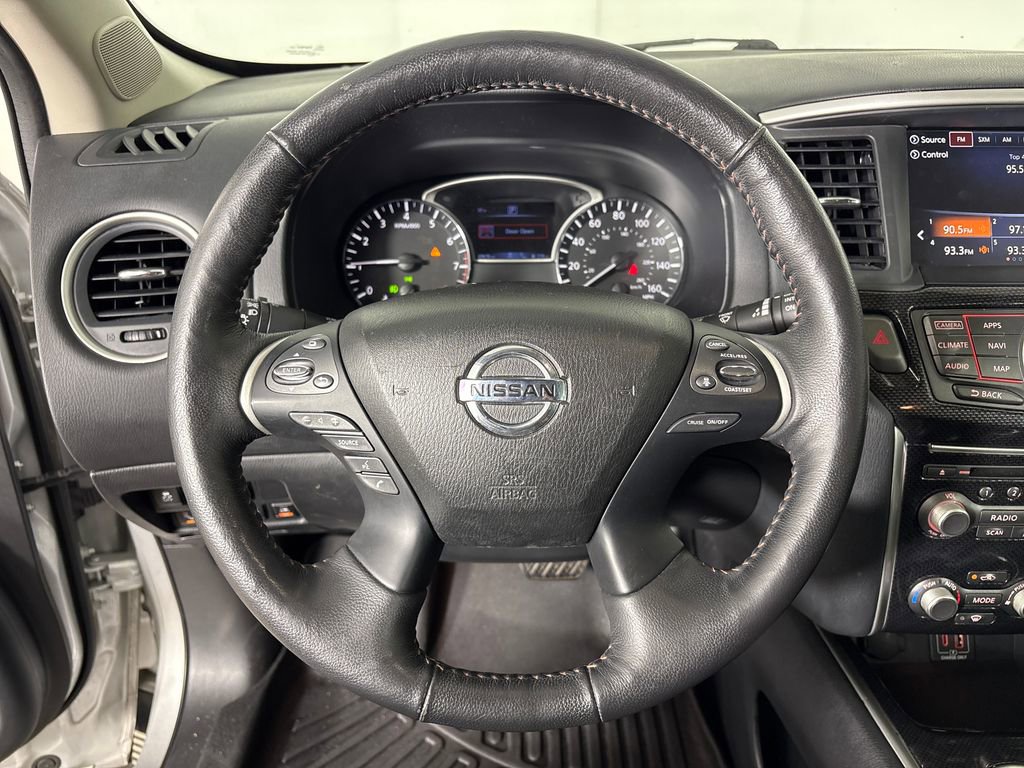 Used 2020 Nissan Pathfinder SL image 16