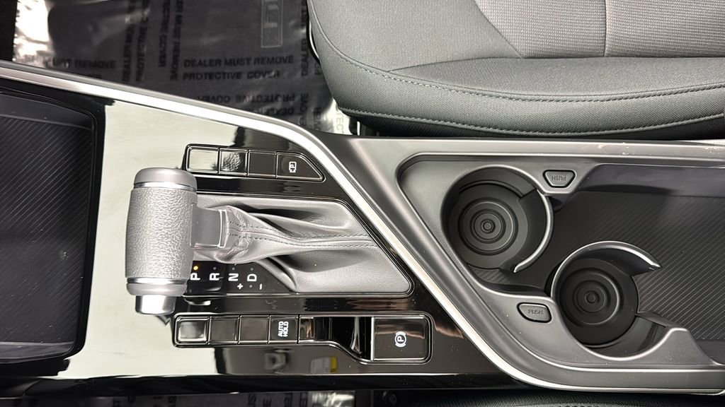 Used 2025 Kia Niro LX image 27