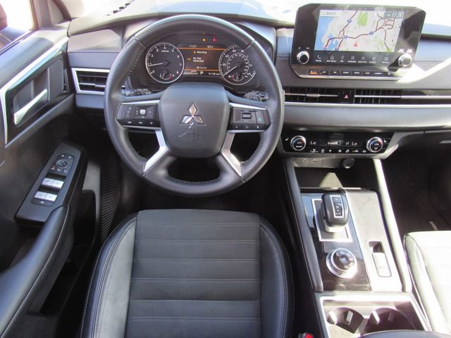 Used 2023 Mitsubishi Outlander SE image 17