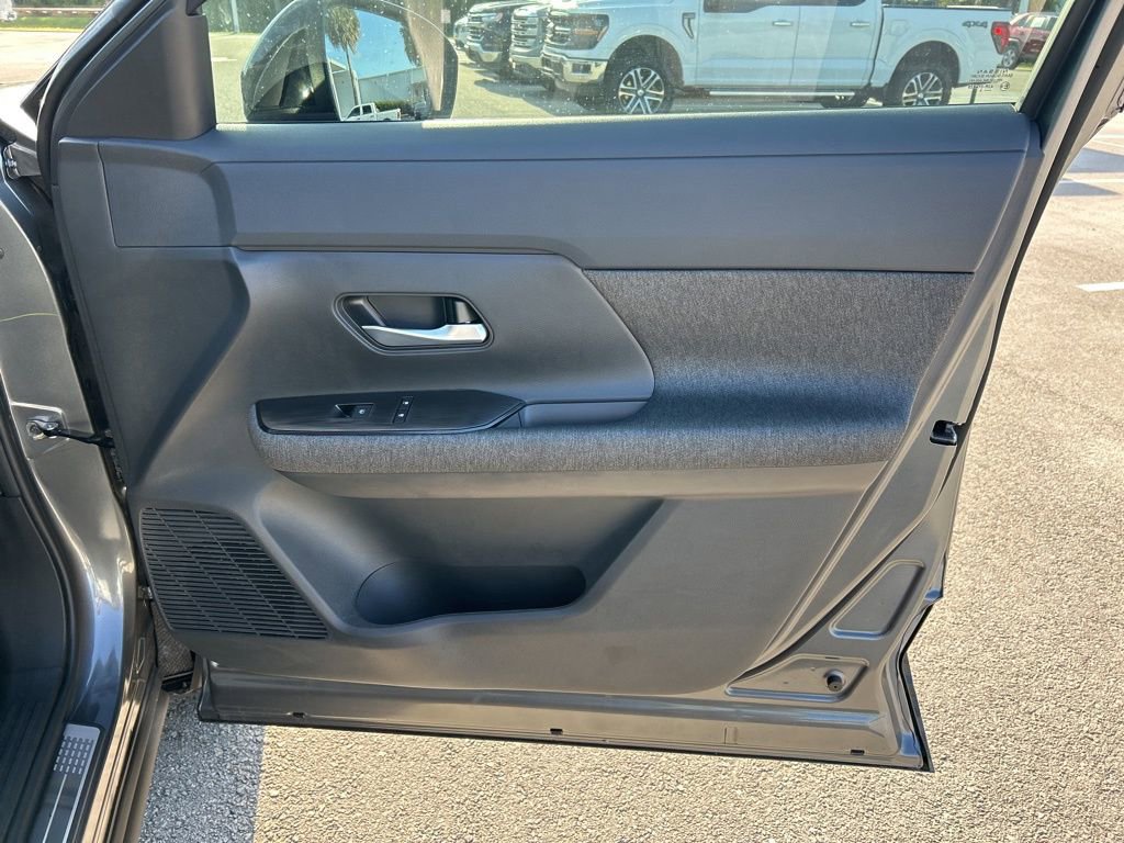 New 2026 Nissan Kicks SV w/ Charging Package FWD image 39