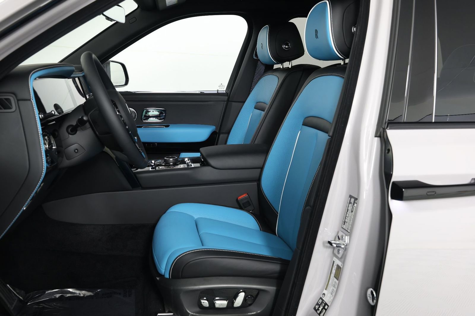 New 2026 Rolls-Royce Cullinan Black Badge image 5