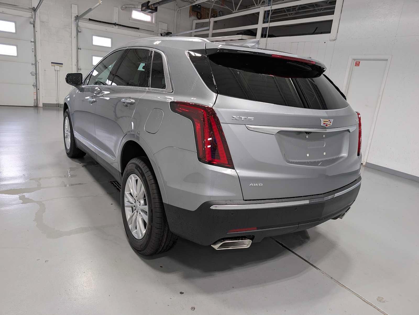 New 2026 Cadillac XT5 Luxury w/ LPO, Floor Liner Package AWD/4WD image 9