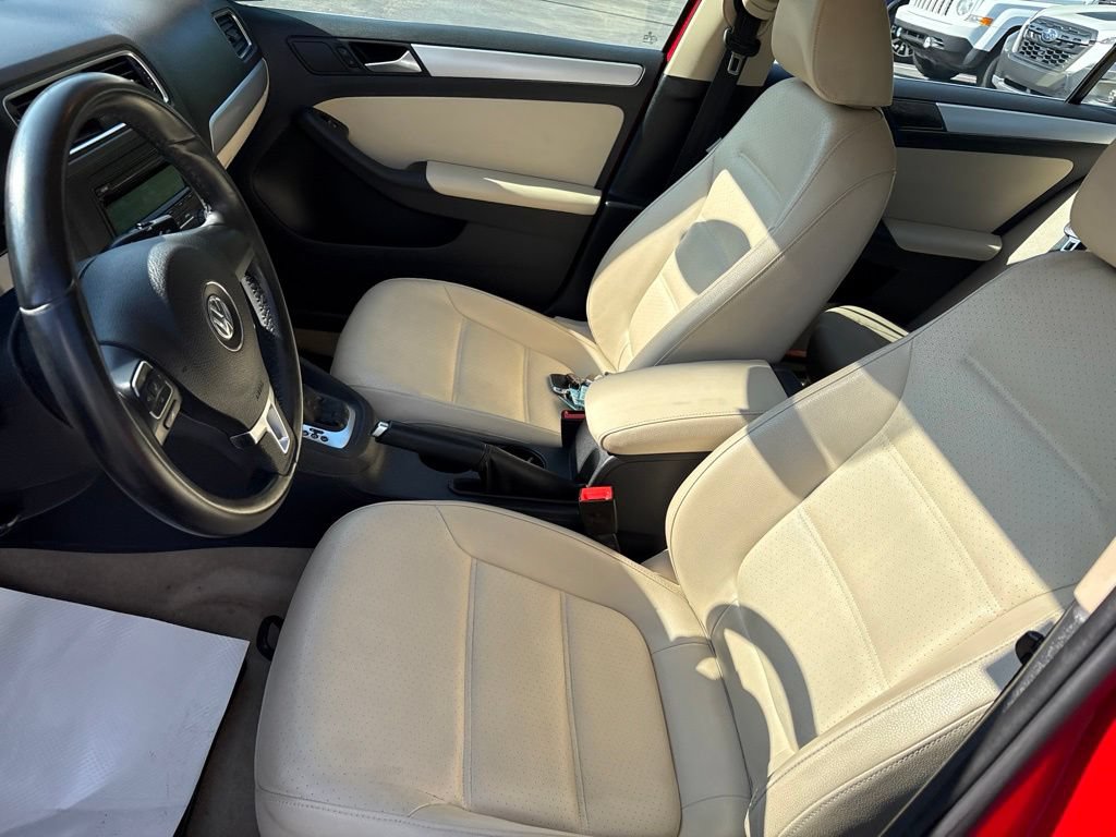 Used 2013 Volkswagen Jetta SE FWD image 9