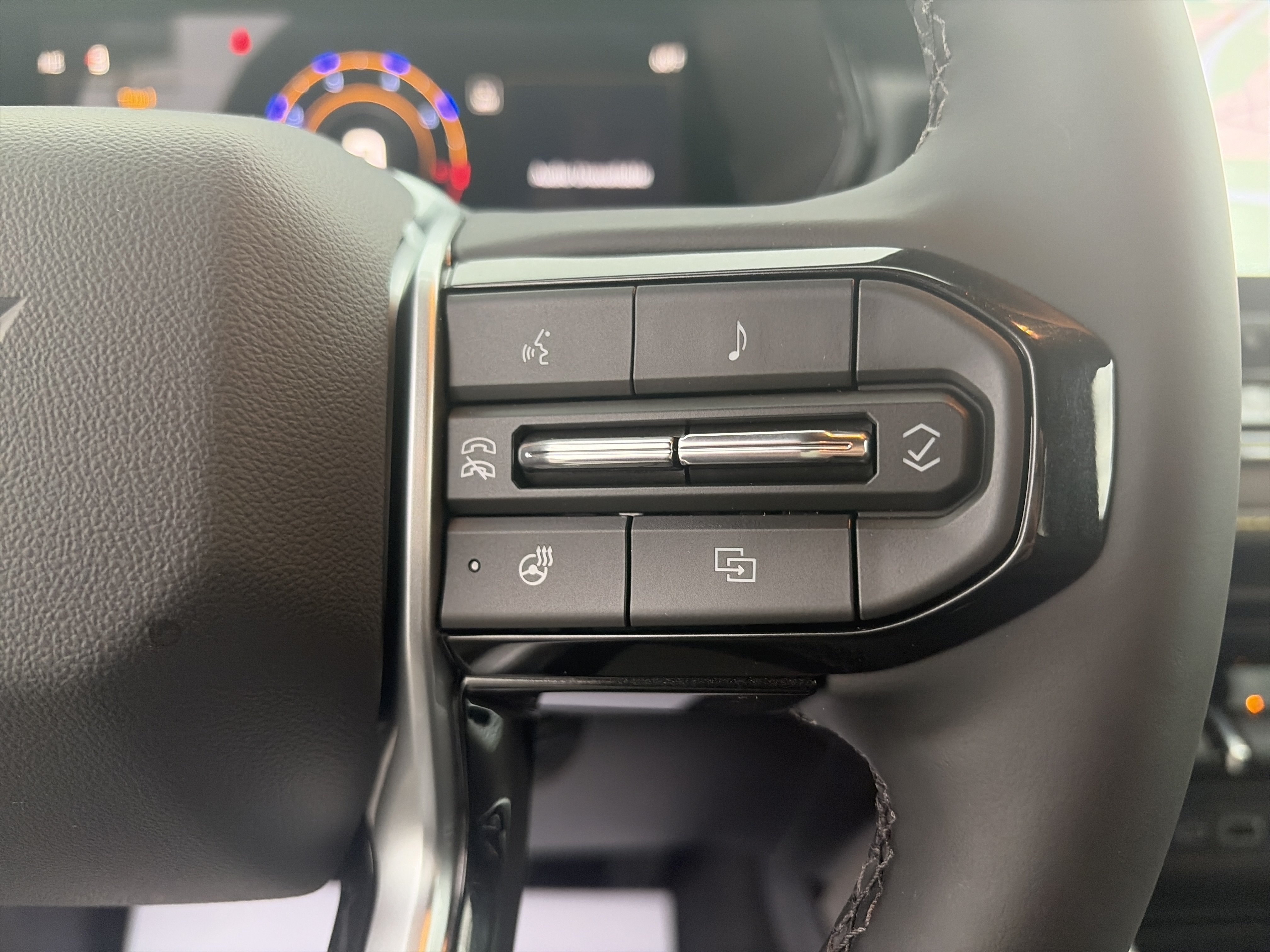 New 2026 Chevrolet Colorado ZR2 w/ Technology Package AWD/4WD image 24