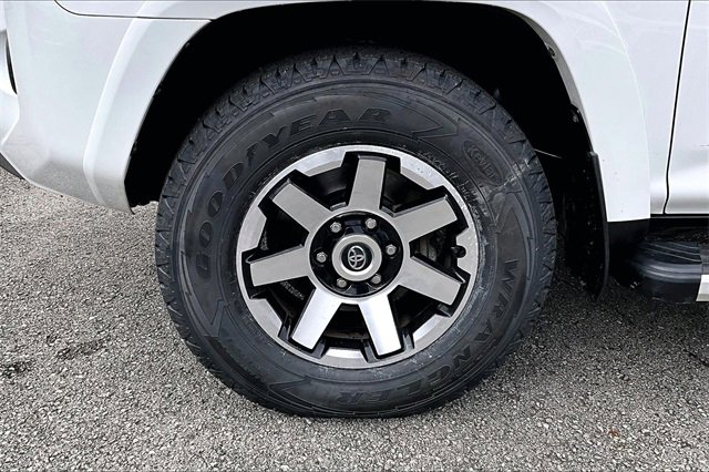 Used 2022 Toyota 4Runner TRD Off-Road Premium image 28