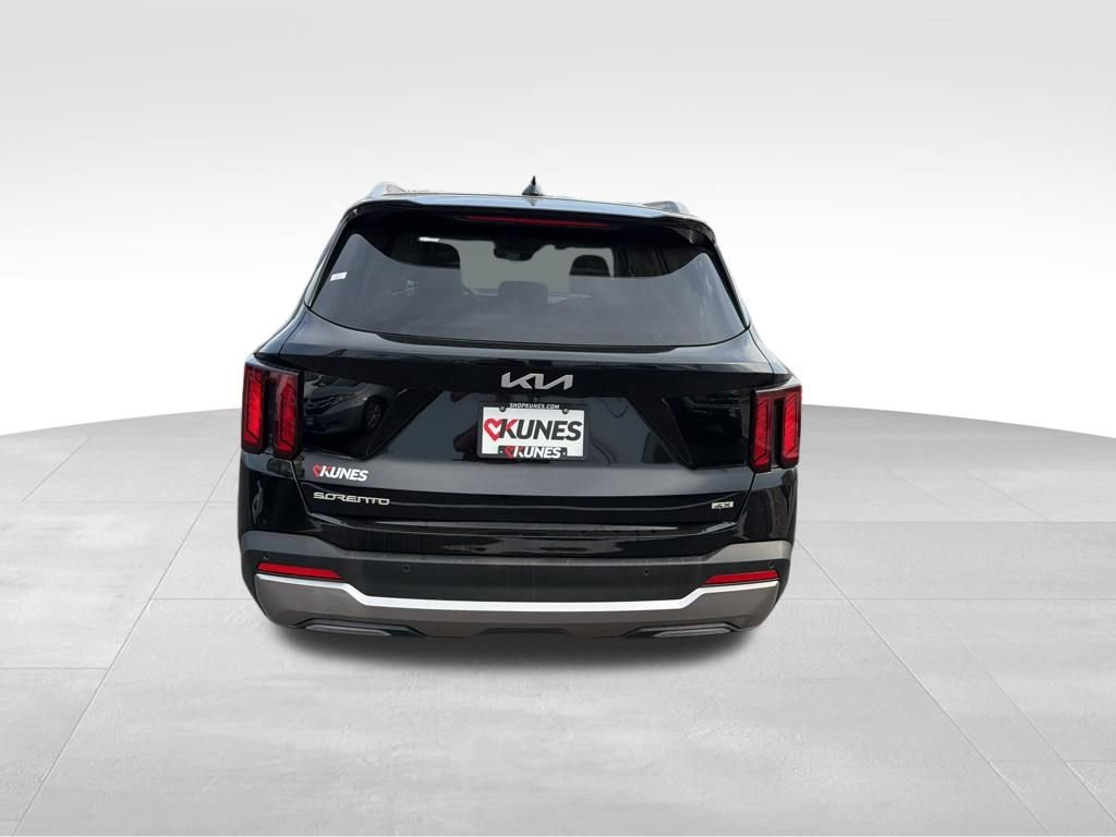 Used 2024 Kia Sorento S image 9