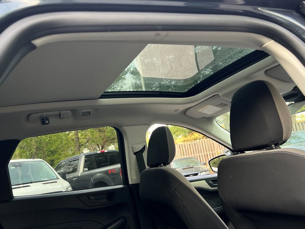 Used 2022 Ford Escape SE w/ SE Sport Appearance Package image 14