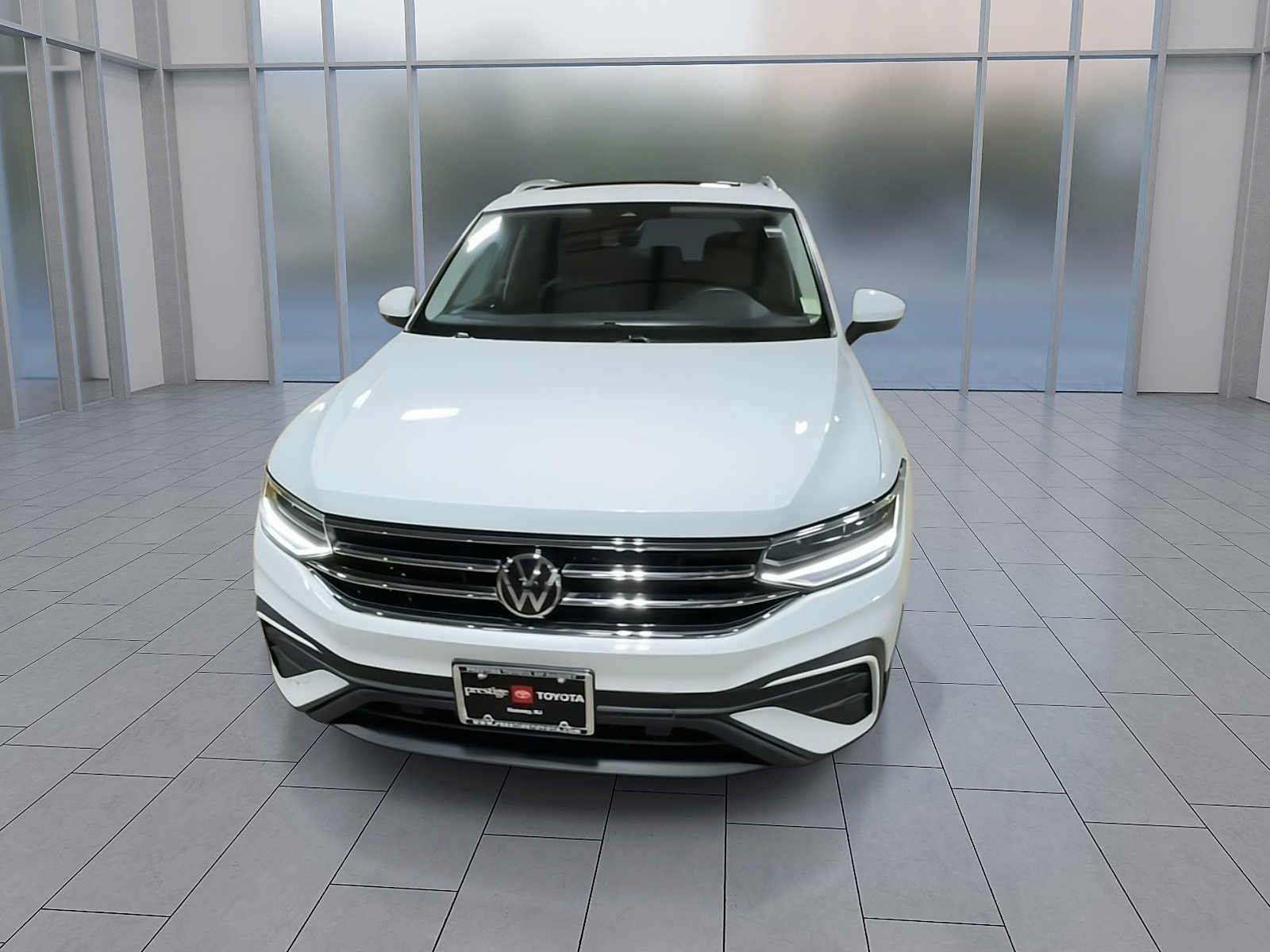 Used 2022 Volkswagen Tiguan SE image 3
