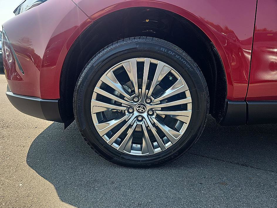 Used 2022 Toyota Venza XLE AWD/4WD image 8