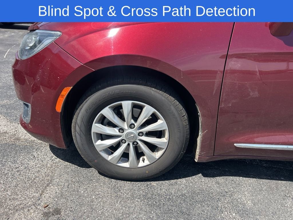 Used 2019 Chrysler Pacifica Touring-L image 8