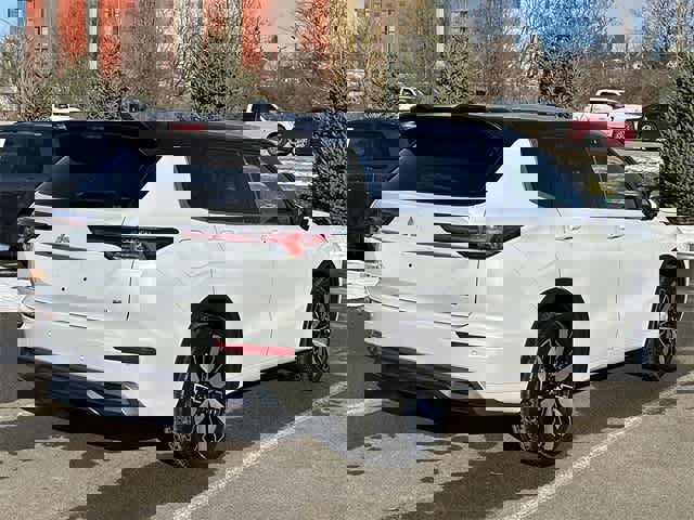 Used 2025 Mitsubishi Outlander GT image 38