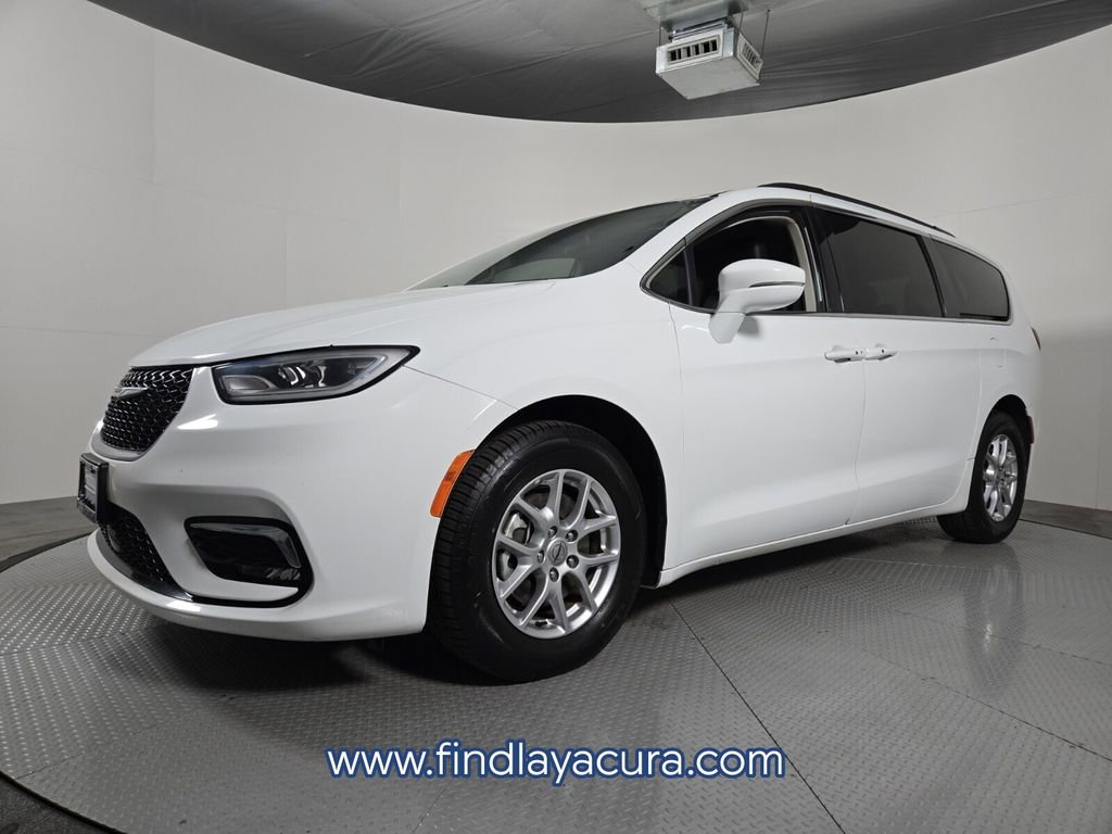Used 2022 Chrysler Pacifica Touring-L image 2