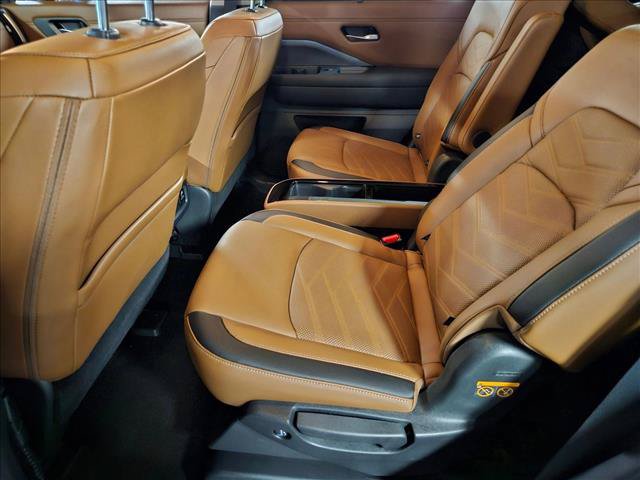 Used 2025 Nissan Pathfinder Platinum AWD/4WD image 17