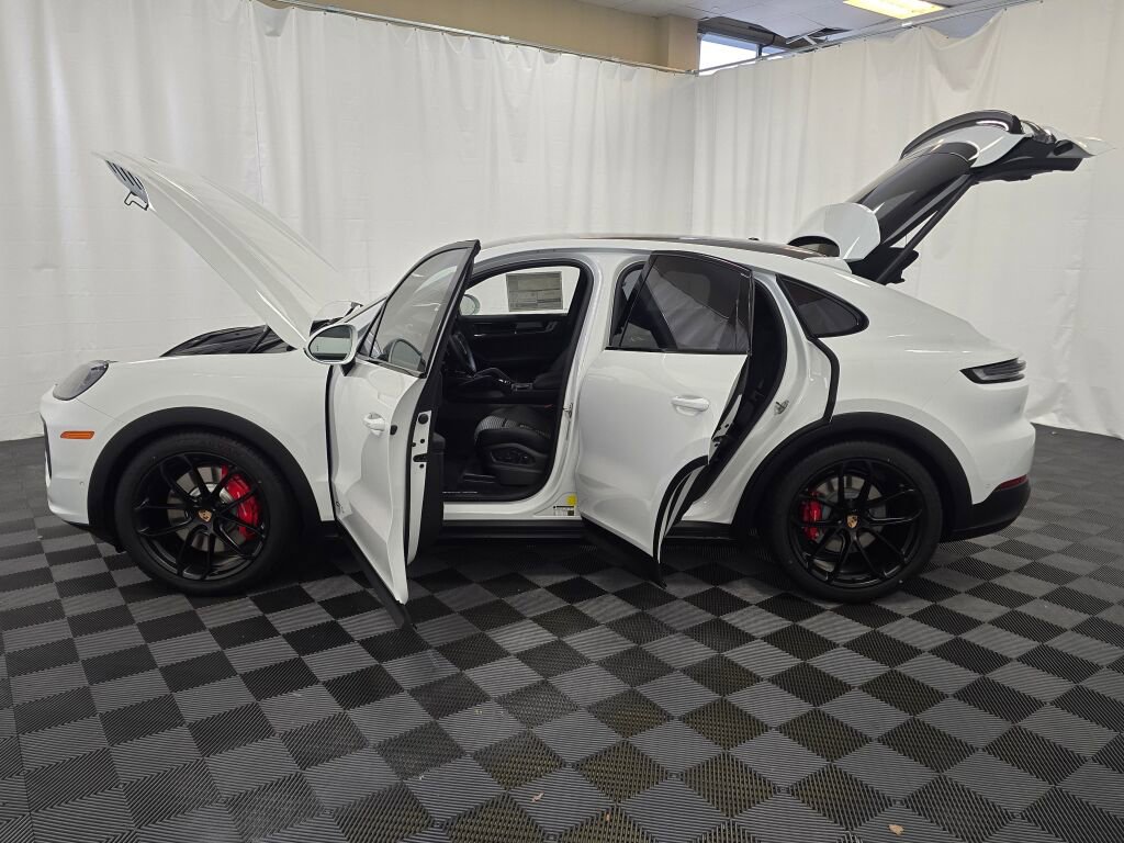 New 2026 Porsche Cayenne GTS image 13