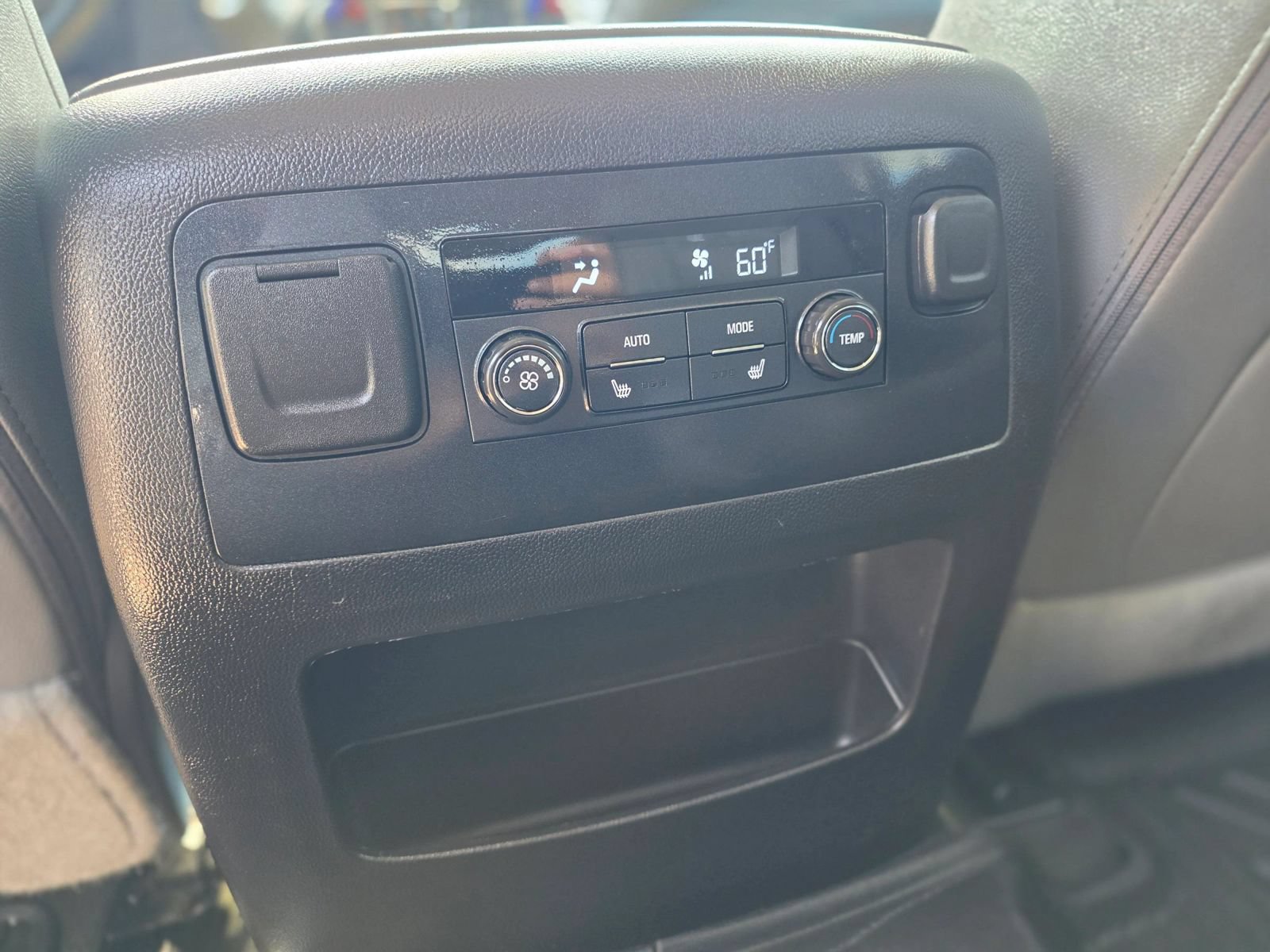 Used 2019 Chevrolet Tahoe LT w/ LT Signature Package RWD image 19