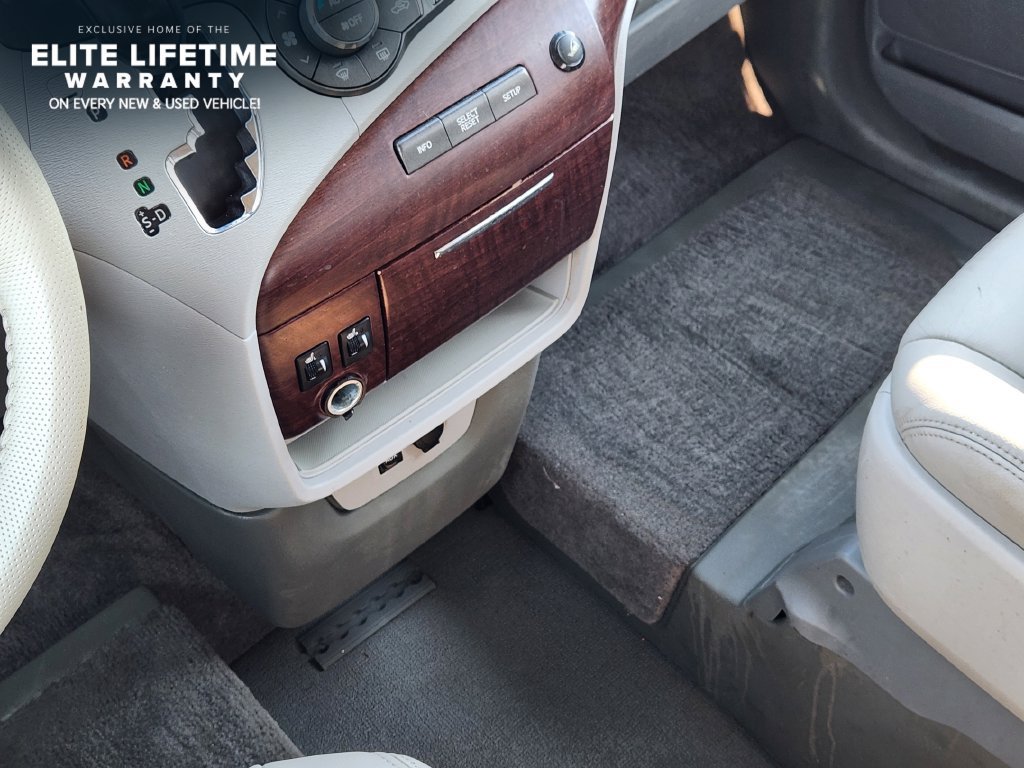 Used 2014 Toyota Sienna XLE FWD image 19
