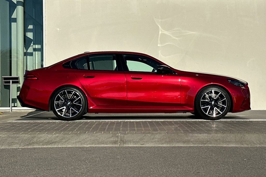 Used 2025 BMW M5 w/ Carbon Package image 2
