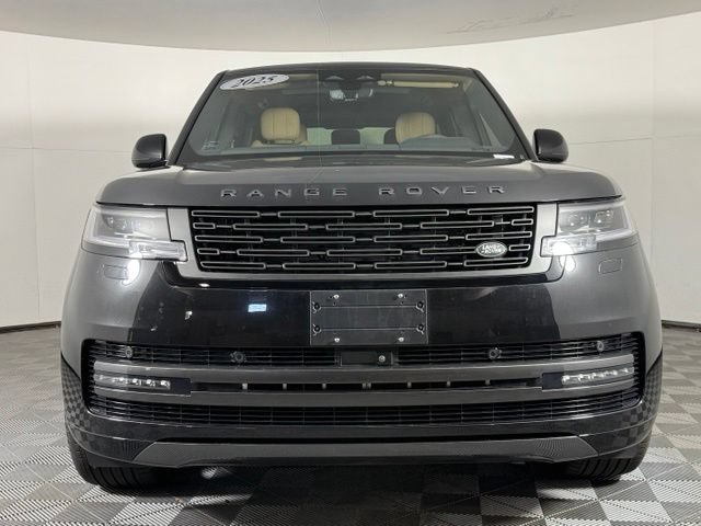 Used 2025 Land Rover Range Rover SE AWD/4WD image 12