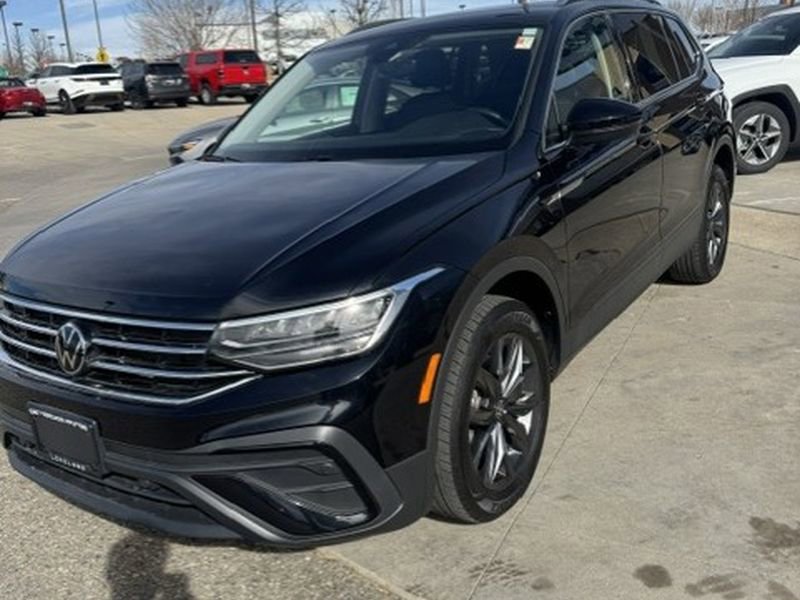 Used 2022 Volkswagen Tiguan SE w/ Panoramic Sunroof Package image 14