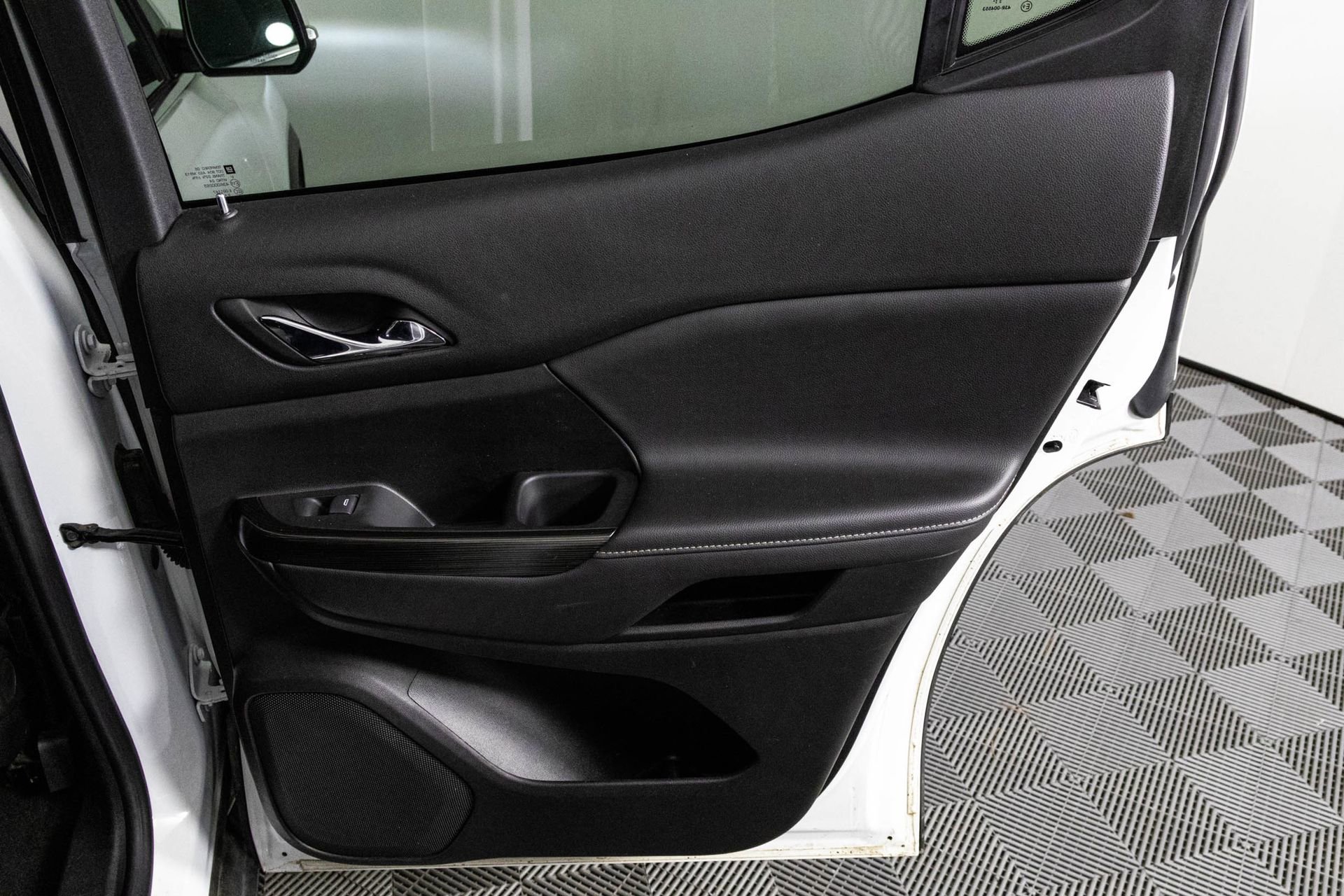 Certified 2023 GMC Acadia SLT image 40