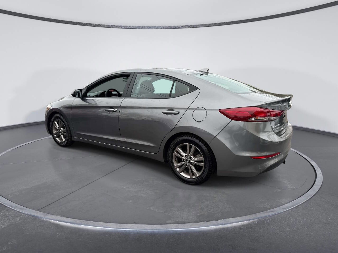 Used 2018 Hyundai Elantra SEL FWD image 3