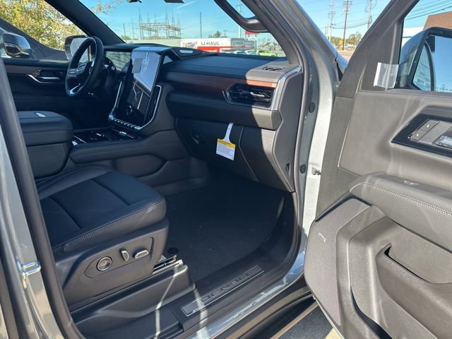 New 2026 GMC Yukon XL Denali w/ Denali Reserve Package image 28