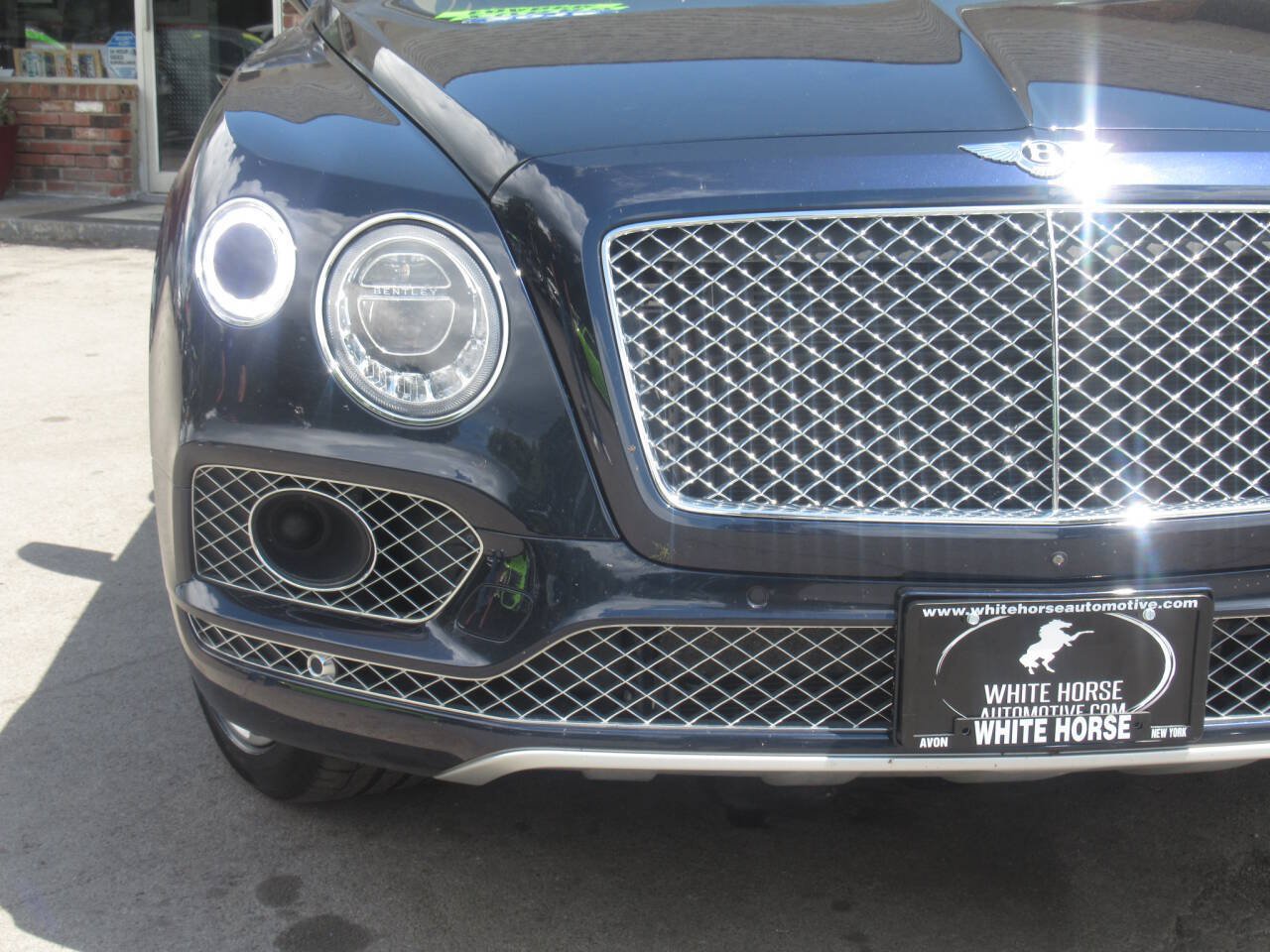 Used 2018 Bentley Bentayga AWD/4WD image 3