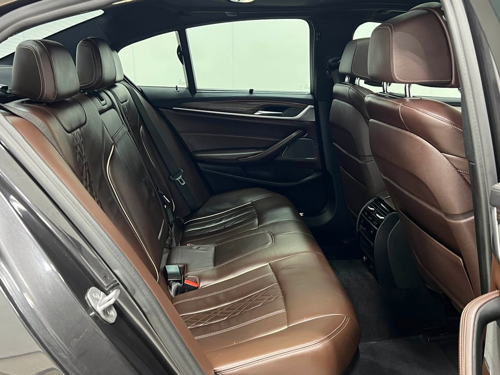 Used 2019 BMW M550i xDrive image 33