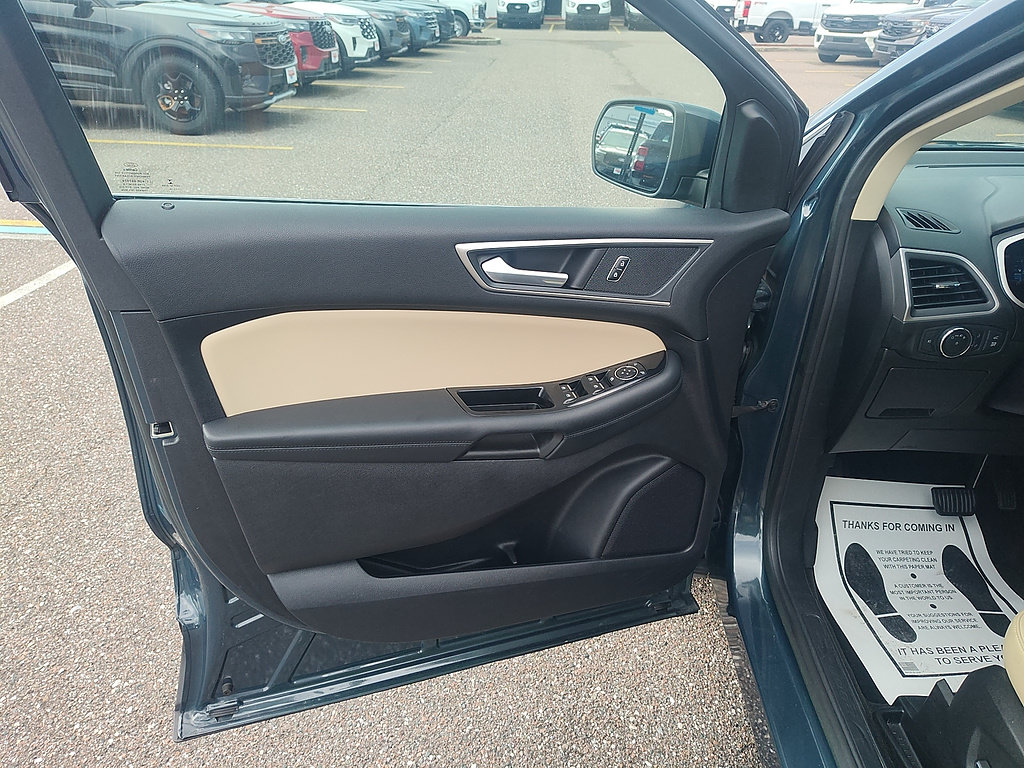 Certified 2019 Ford Edge SEL w/ Equipment Group 201A FWD image 9