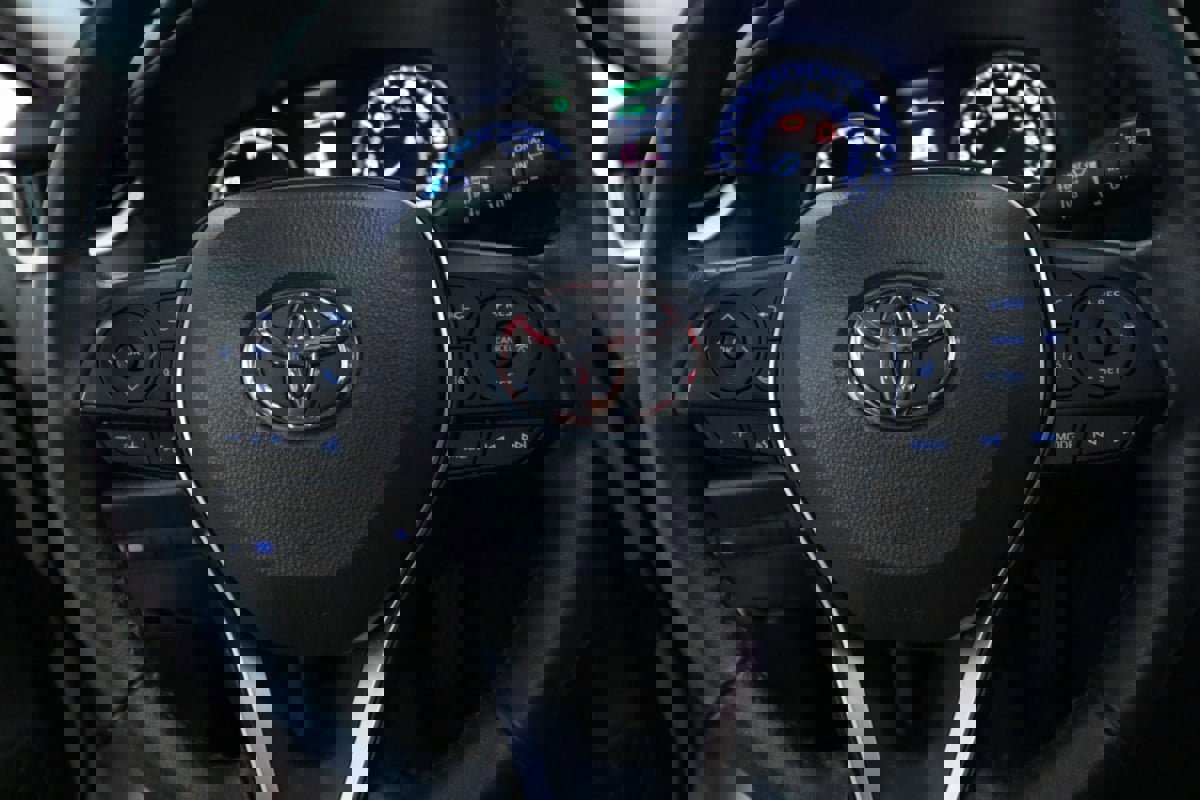 Used 2022 Toyota RAV4 XLE Premium image 18