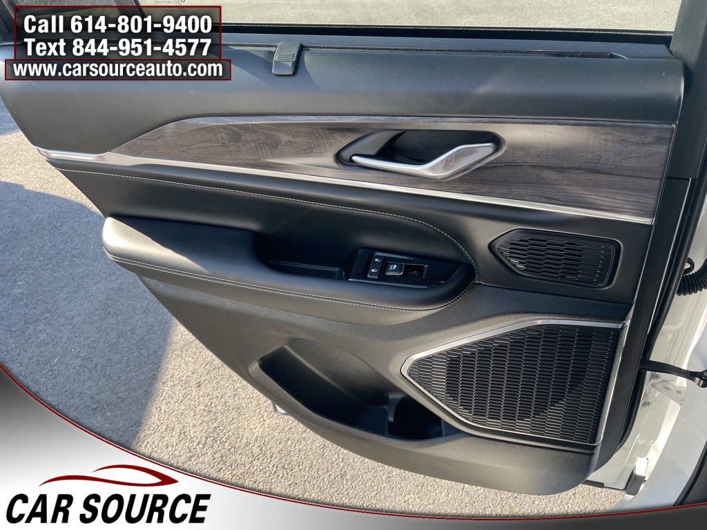 Used 2023 Jeep Grand Cherokee Overland w/ Luxury Tech Group IV image 13