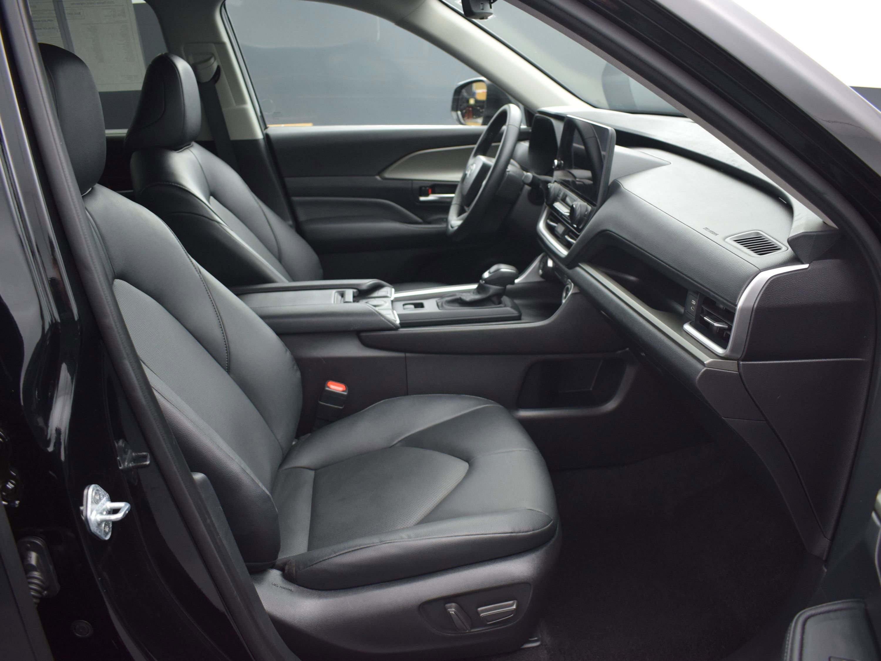 Used 2025 Toyota Grand Highlander AWD image 10