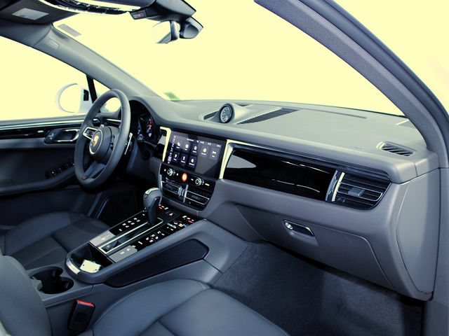 New 2026 Porsche Macan AWD/4WD image 25