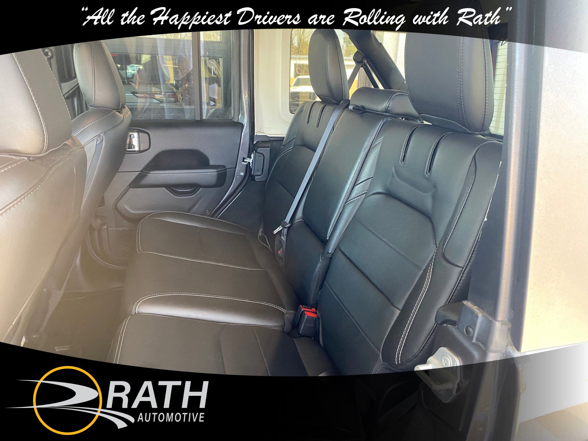 Used 2023 Jeep Wrangler Sahara w/ Cold Weather Group AWD/4WD image 18