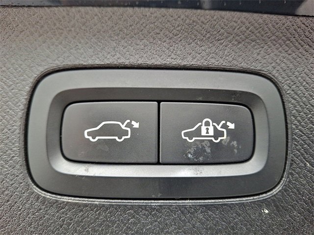 Used 2022 Volvo XC90 T5 Momentum w/ Climate Package image 32