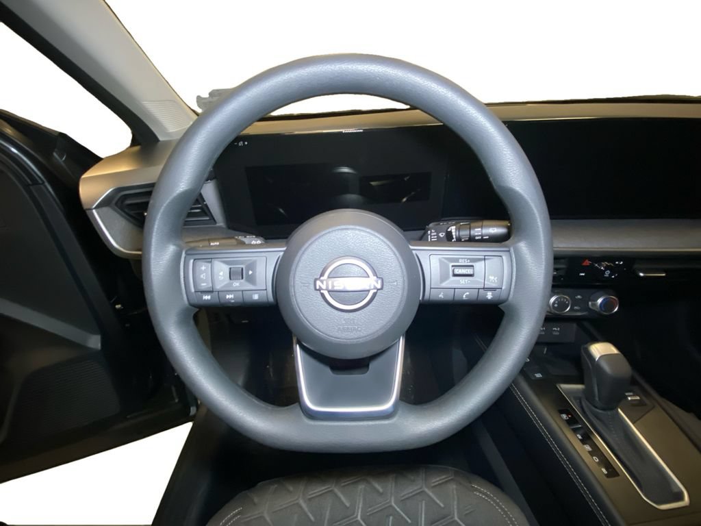 Used 2025 Nissan Kicks SV AWD/4WD image 13