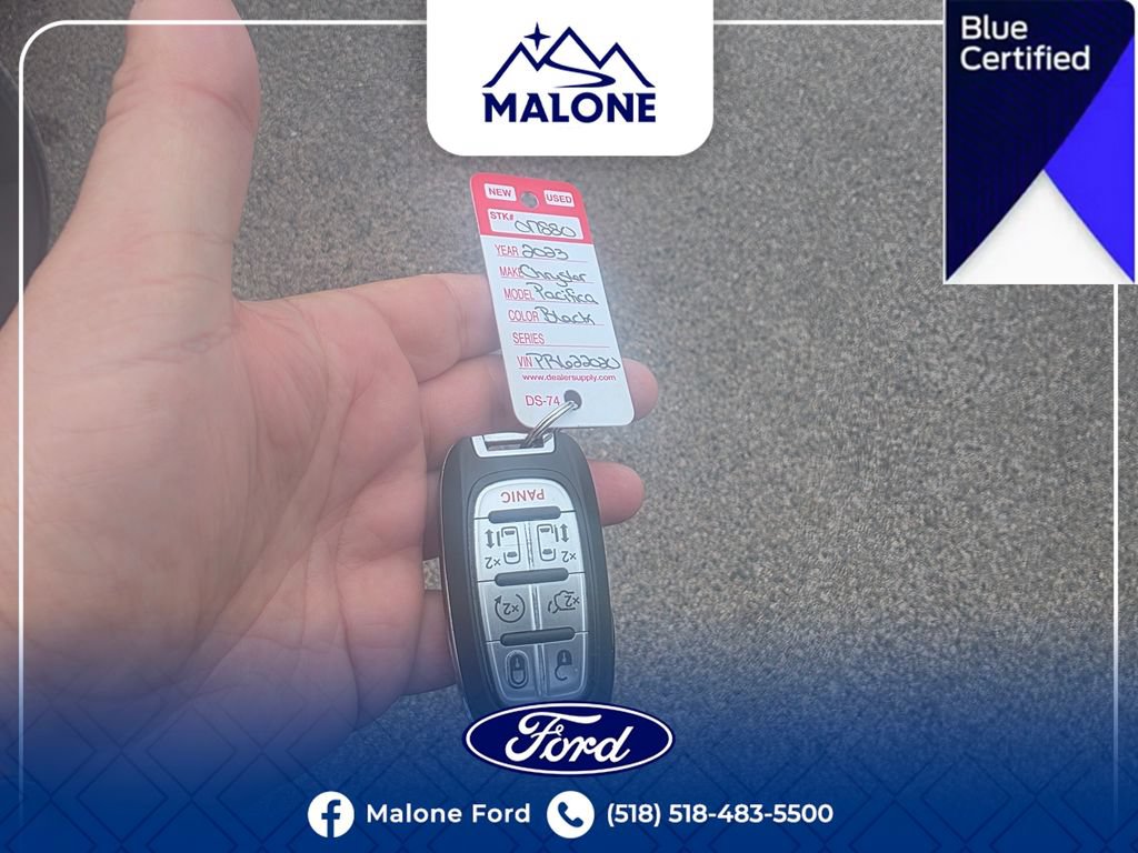 Used 2023 Chrysler Pacifica Touring-L FWD image 20