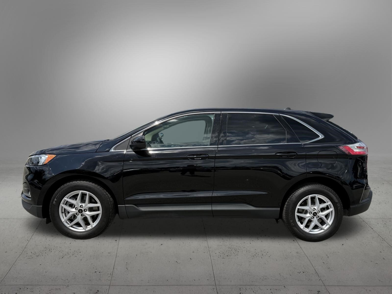 Used 2023 Ford Edge SEL w/ Convenience Package AWD/4WD image 2
